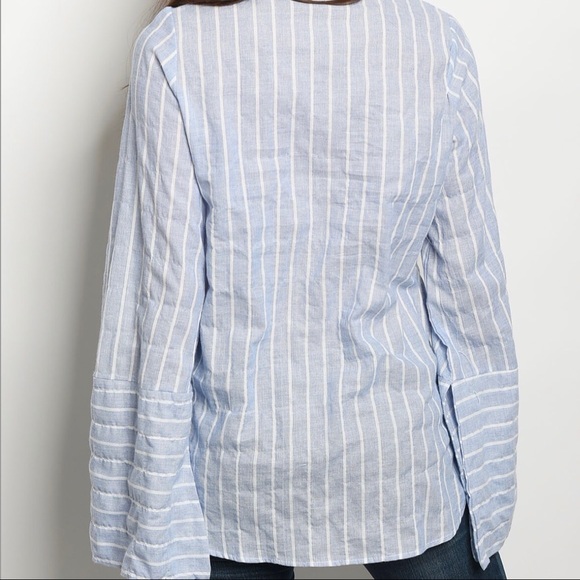 {1 Left}✨HP✨Blue Pin Striped Button Up - Picture 2 of 4